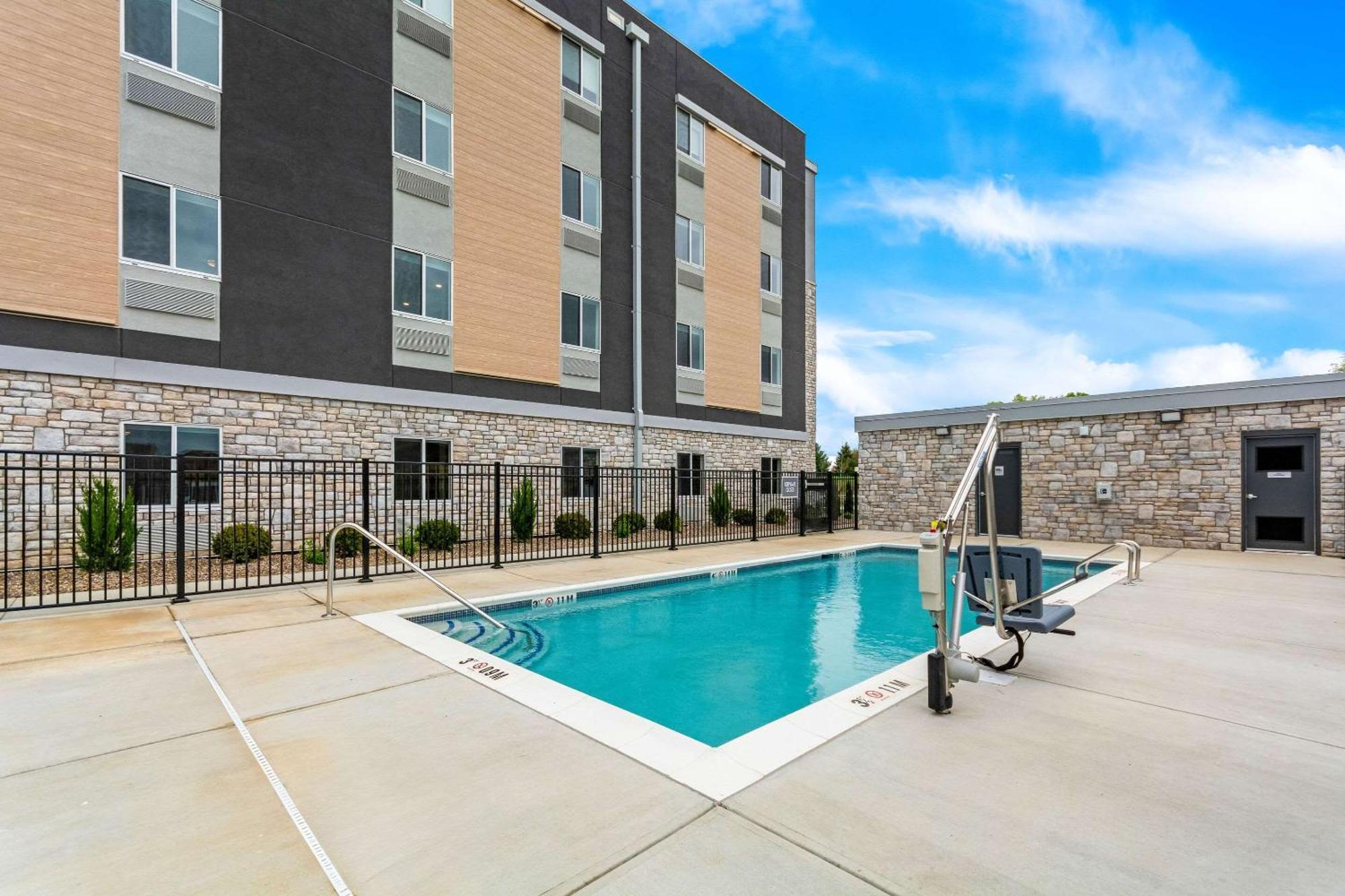 Everhome Suites Lexington - Horse Park Extérieur photo